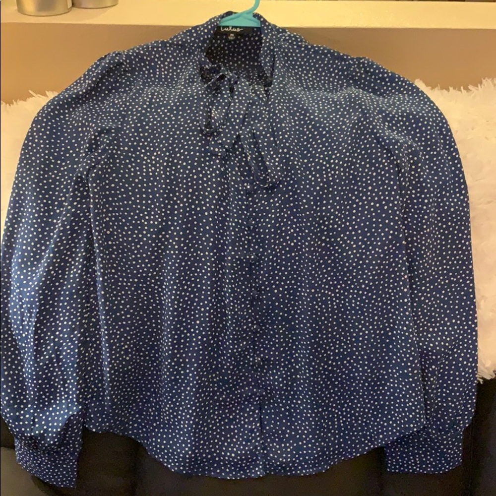 4/$30 Lulus blue blouse with white polka dots